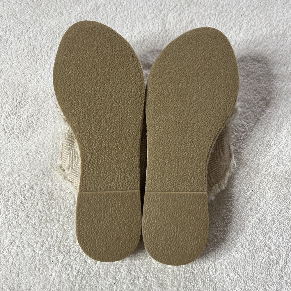 Minnetonka Women’s 7 Beige Fringed Fabric Cross Slides Sandals - Picture 8 of 10